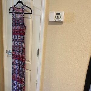 Women's Sleeveless Maxi Dress - Multicolor